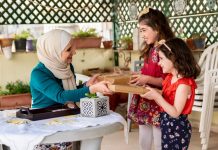 عيد الأم ونشأته وتقاليد الاحتفال به عيد الأم